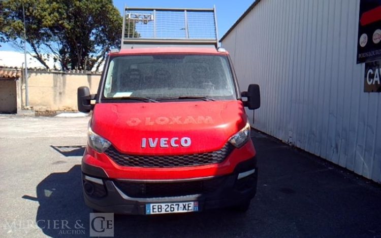 IVECO 35-130 BENNE SIMPLE CABINE COFFRE ROUGE EB-267-XE