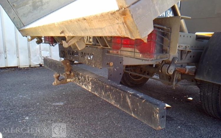 IVECO 35-130 BENNE SIMPLE CABINE COFFRE ROUGE EB-267-XE