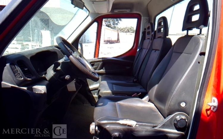 IVECO 35-130 BENNE SIMPLE CABINE COFFRE ROUGE EB-267-XE