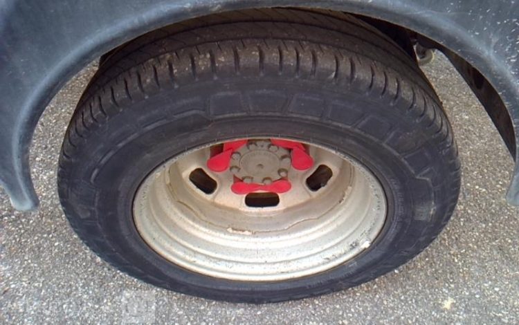 IVECO 35-130 BENNE SIMPLE CABINE COFFRE ROUGE EB-267-XE