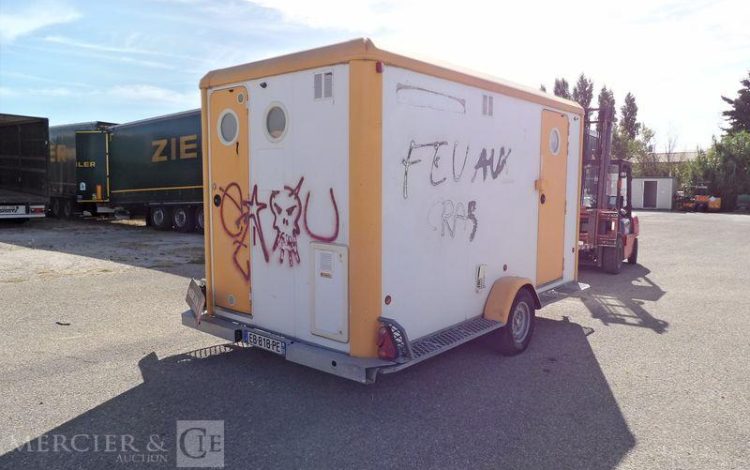 ABRI CHANTIER 9M2 ISOLE + WC  EB-818-PE