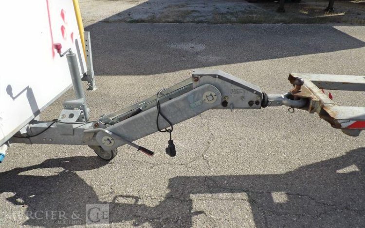 ABRI CHANTIER 9M2 ISOLE + WC  EB-818-PE