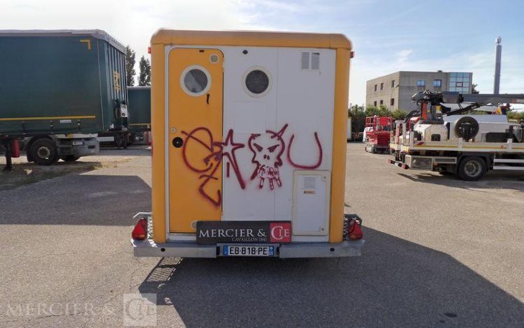 ABRI CHANTIER 9M2 ISOLE + WC  EB-818-PE