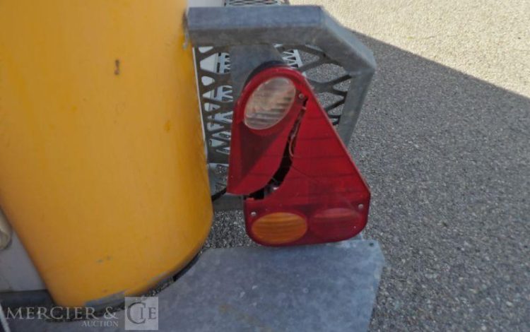 ABRI CHANTIER 9M2 ISOLE + WC  EB-818-PE
