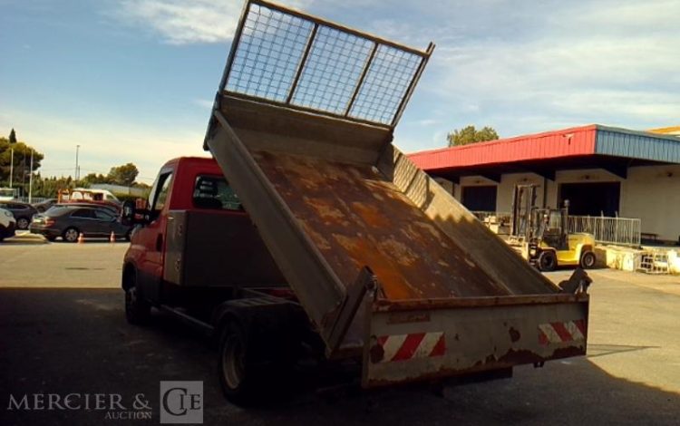 IVECO 35C13 BENNE SIMPLE CABINE COFFRE  EE-164-CR