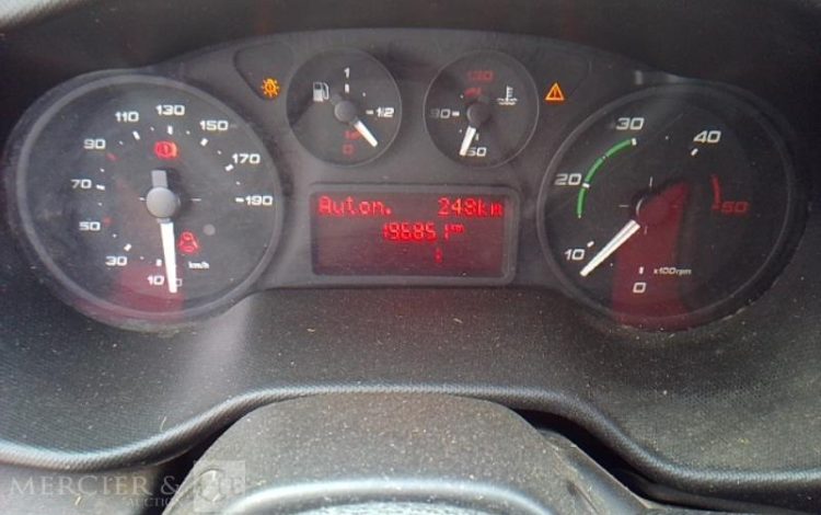 IVECO 35C13 BENNE SIMPLE CABINE COFFRE  EE-164-CR
