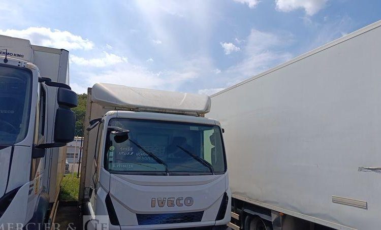 IVECO EUROCARGO 120-190 AVEC HAYON EN DESIGNATION – DIESEL BLANC EF-556-RJ