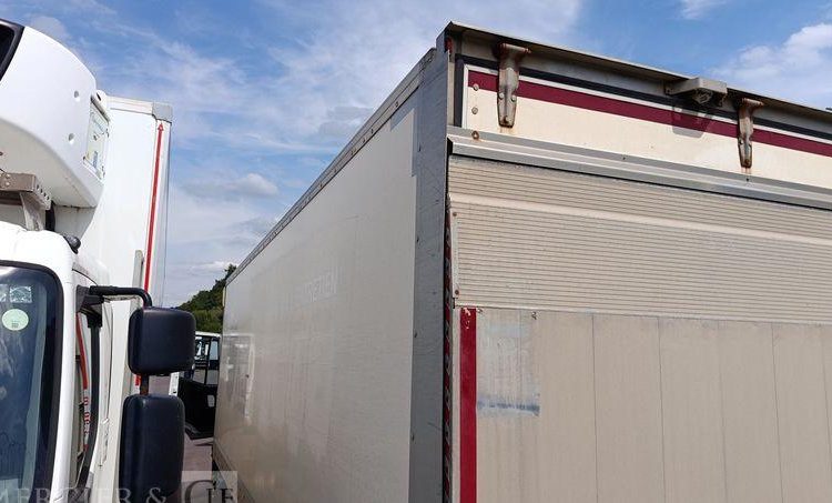 IVECO EUROCARGO 120-190 AVEC HAYON EN DESIGNATION – DIESEL BLANC EF-556-RJ