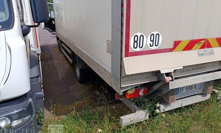 IVECO EUROCARGO 120-190 AVEC HAYON EN DESIGNATION – DIESEL BLANC EF-556-RJ
