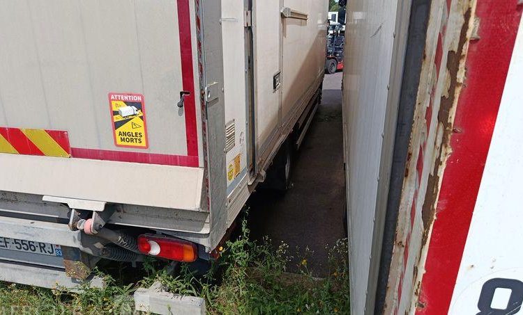 IVECO EUROCARGO 120-190 AVEC HAYON EN DESIGNATION – DIESEL BLANC EF-556-RJ