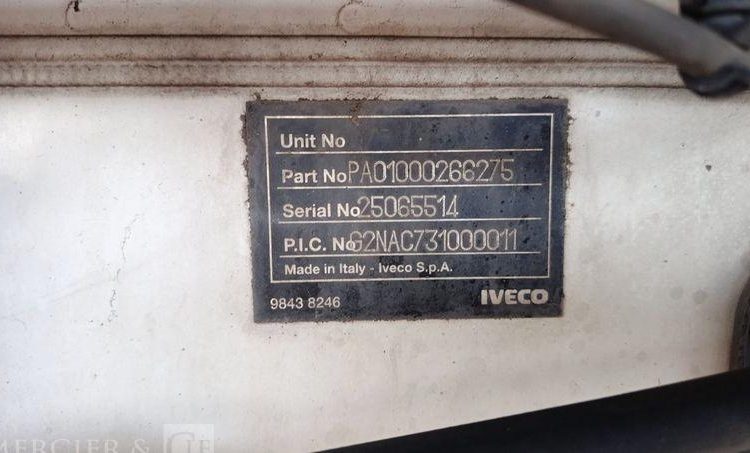 IVECO EUROCARGO 120-190 AVEC HAYON EN DESIGNATION – DIESEL BLANC EF-556-RJ