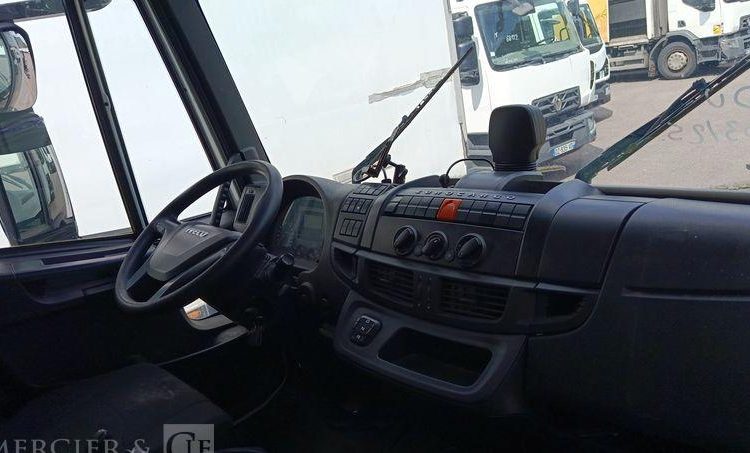 IVECO EUROCARGO 120-190 AVEC HAYON EN DESIGNATION – DIESEL BLANC EF-556-RJ