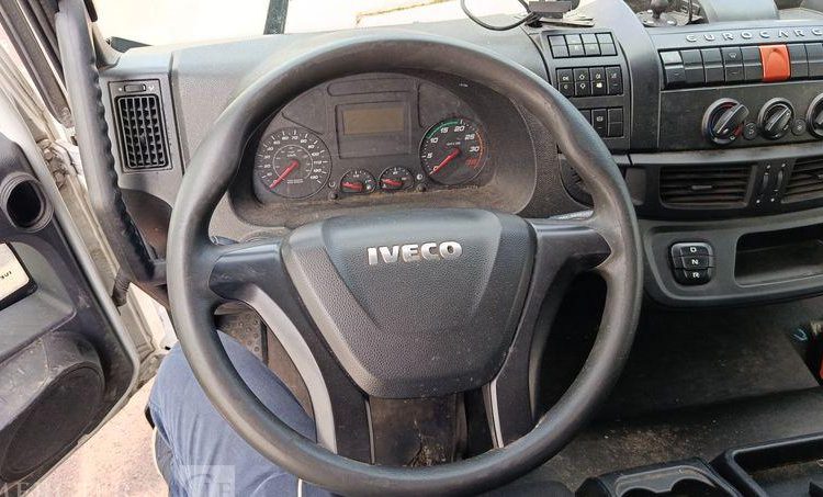 IVECO EUROCARGO 120-190 AVEC HAYON EN DESIGNATION – DIESEL BLANC EF-556-RJ