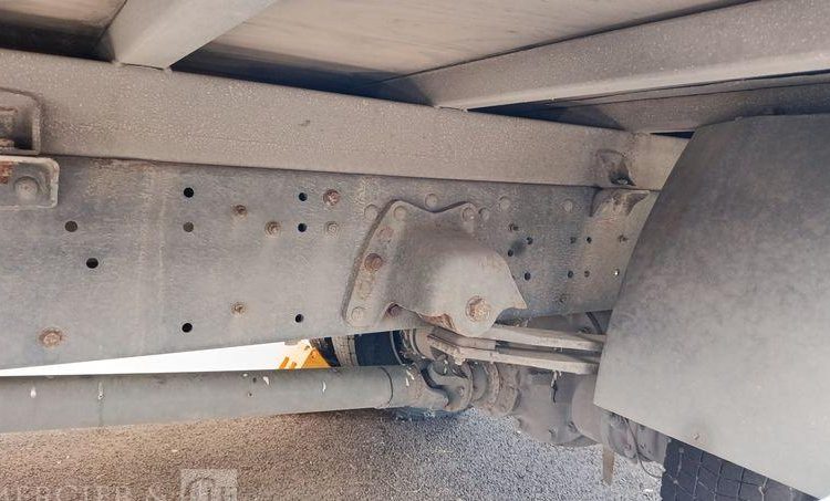 IVECO EUROCARGO 120-190 AVEC HAYON EN DESIGNATION – DIESEL BLANC EF-556-RJ