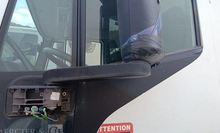 IVECO EUROCARGO 120-190 AVEC HAYON EN DESIGNATION – DIESEL BLANC EF-556-RJ