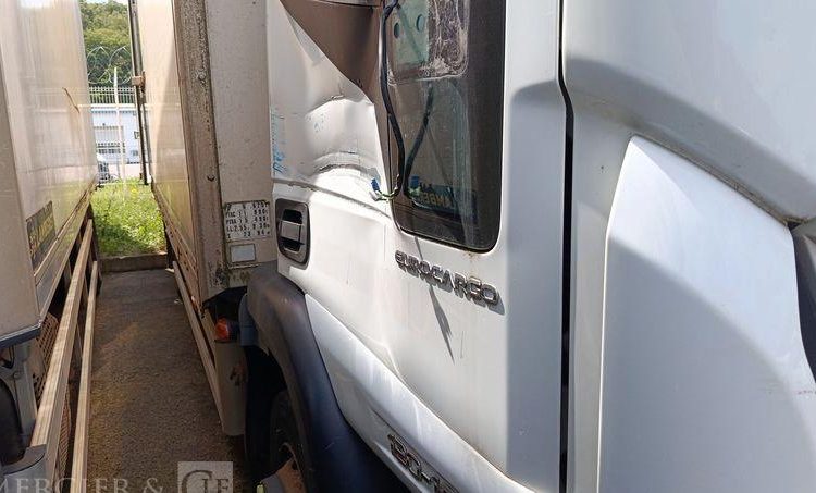 IVECO EUROCARGO 120-190 AVEC HAYON EN DESIGNATION – DIESEL BLANC EF-556-RJ