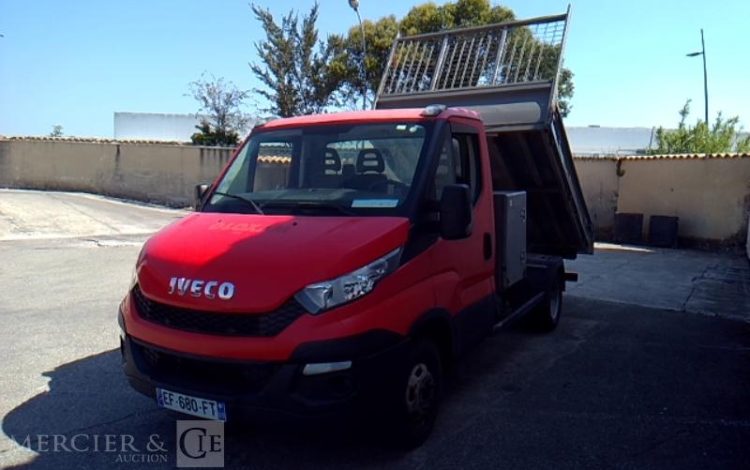 IVECO 35-130 BENNE SIMPLE CABINE COFFRE ROUGE EF-680-FT