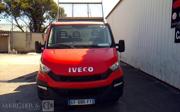 IVECO 35-130 BENNE SIMPLE CABINE COFFRE ROUGE EF-680-FT