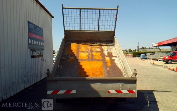 IVECO 35-130 BENNE SIMPLE CABINE COFFRE ROUGE EF-680-FT