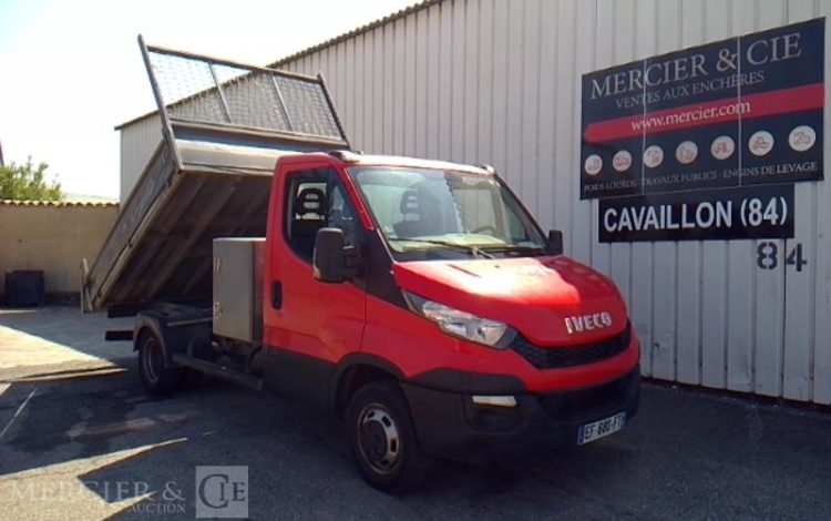 IVECO 35-130 BENNE SIMPLE CABINE COFFRE ROUGE EF-680-FT