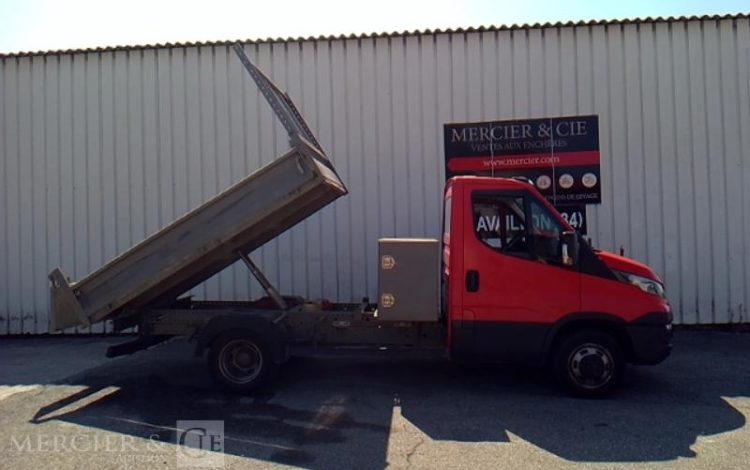 IVECO 35-130 BENNE SIMPLE CABINE COFFRE ROUGE EF-680-FT