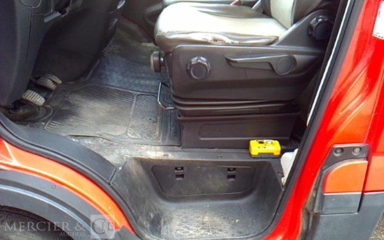 IVECO 35-130 BENNE SIMPLE CABINE COFFRE ROUGE EF-680-FT