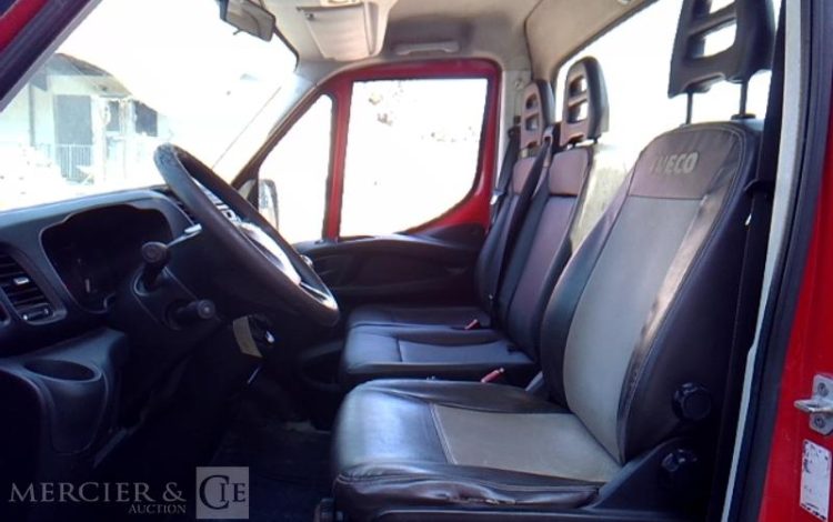 IVECO 35-130 BENNE SIMPLE CABINE COFFRE ROUGE EF-680-FT