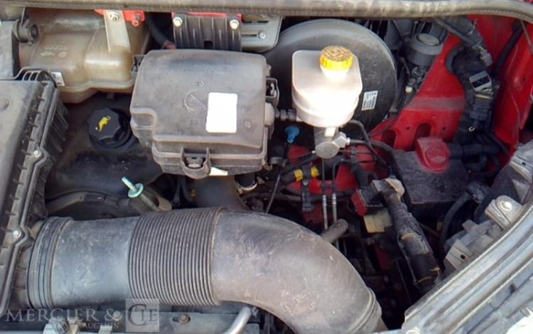 IVECO 35-130 BENNE SIMPLE CABINE COFFRE ROUGE EF-680-FT