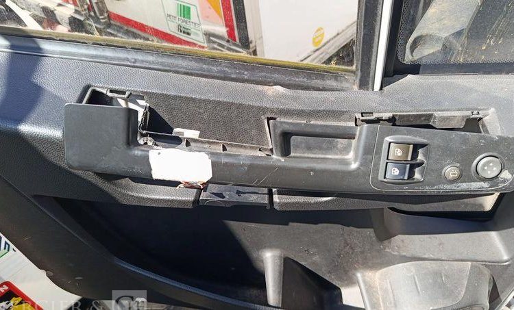 IVECO EUROCARGO 160-210 AVEC GROUPE FROID EN DESIGNATION – DIESEL – 174452 KMS BLANC EG-058-RG