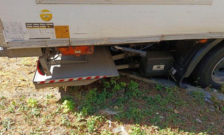 IVECO EUROCARGO 160-210 AVEC GROUPE FROID EN DESIGNATION – DIESEL – 174452 KMS BLANC EG-058-RG