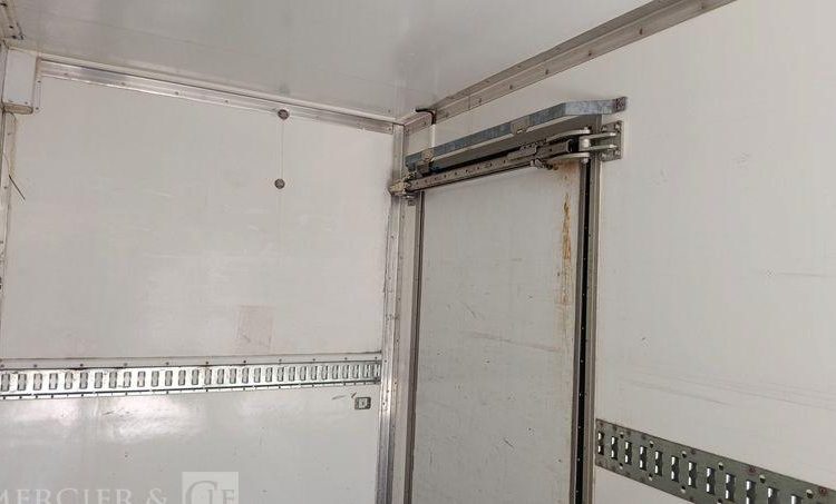 IVECO EUROCARGO 160-210 AVEC GROUPE FROID EN DESIGNATION – DIESEL – 174452 KMS BLANC EG-058-RG