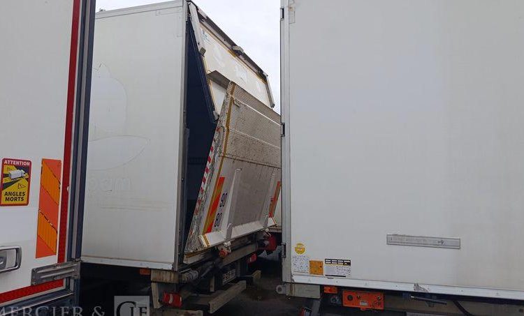 RENAULT PORTEUR D14 AVEC GROUPE FROID CARRIER – PTAC : 14 T – DIESEL BLANC EH-605-HV