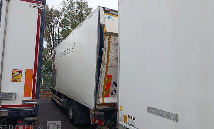 RENAULT PORTEUR D14 AVEC GROUPE FROID CARRIER – PTAC : 14 T – DIESEL BLANC EH-605-HV