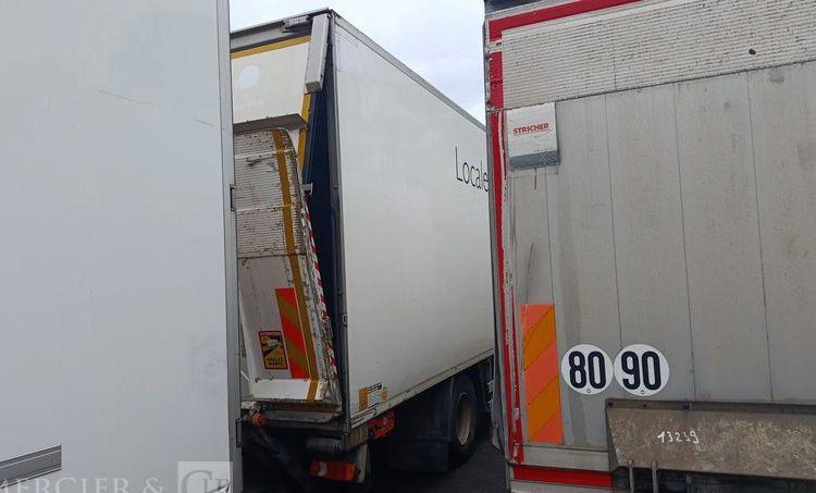 RENAULT PORTEUR D14 AVEC GROUPE FROID CARRIER – PTAC : 14 T – DIESEL BLANC EH-605-HV