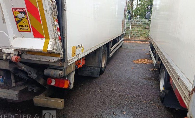 RENAULT PORTEUR D14 AVEC GROUPE FROID CARRIER – PTAC : 14 T – DIESEL BLANC EH-605-HV