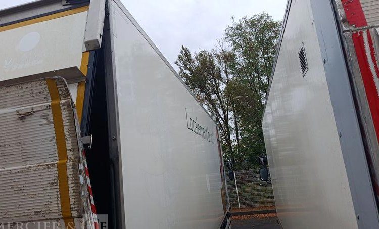 RENAULT PORTEUR D14 AVEC GROUPE FROID CARRIER – PTAC : 14 T – DIESEL BLANC EH-605-HV