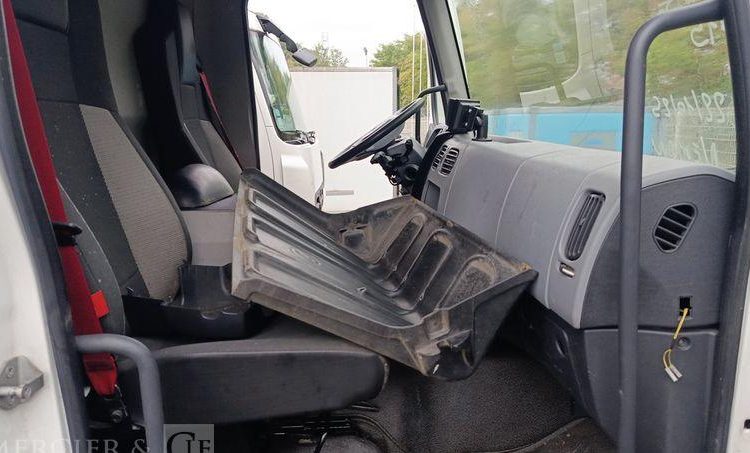 RENAULT PORTEUR D14 AVEC GROUPE FROID CARRIER – PTAC : 14 T – DIESEL BLANC EH-605-HV