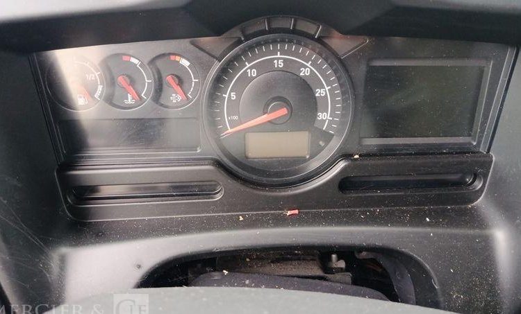 RENAULT PORTEUR D14 AVEC GROUPE FROID CARRIER – PTAC : 14 T – DIESEL BLANC EH-605-HV