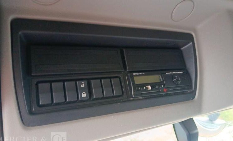 RENAULT PORTEUR D14 AVEC GROUPE FROID CARRIER – PTAC : 14 T – DIESEL BLANC EH-605-HV