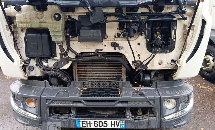 RENAULT PORTEUR D14 AVEC GROUPE FROID CARRIER – PTAC : 14 T – DIESEL BLANC EH-605-HV