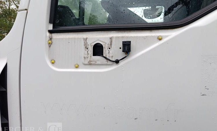 RENAULT PORTEUR D14 AVEC GROUPE FROID CARRIER – PTAC : 14 T – DIESEL BLANC EH-605-HV