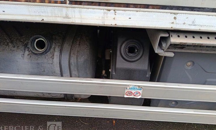 RENAULT PORTEUR D14 AVEC GROUPE FROID CARRIER – PTAC : 14 T – DIESEL BLANC EH-605-HV