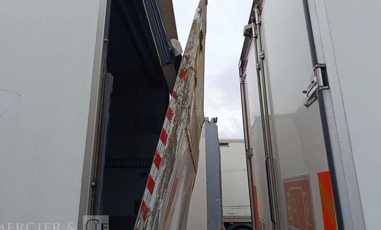 RENAULT PORTEUR D14 AVEC GROUPE FROID CARRIER – PTAC : 14 T – DIESEL BLANC EH-605-HV