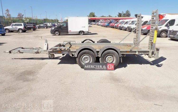 HUBIERE REMORQUE PORTE ENGIN 2T8  EJ-523-PR