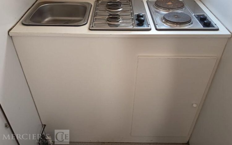 CNSE ABRIS DE CHANTIER 9M2 ISOLE + WC  EJ-921-KJ