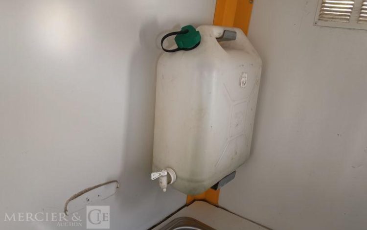 CNSE ABRIS DE CHANTIER 9M2 ISOLE + WC  EJ-921-KJ