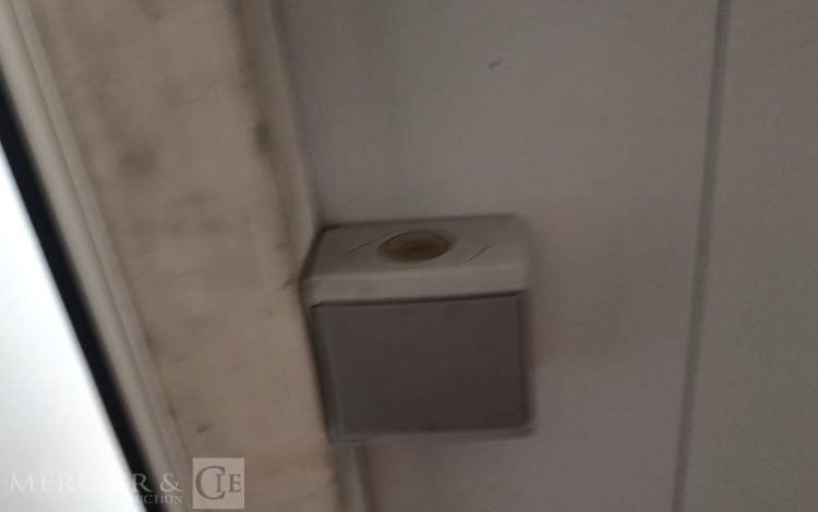 CNSE ABRIS DE CHANTIER 9M2 ISOLE + WC  EJ-921-KJ