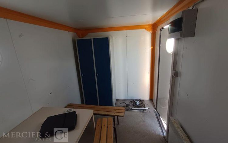 CNSE ABRIS DE CHANTIER 9M2 ISOLE + WC  EJ-921-KJ
