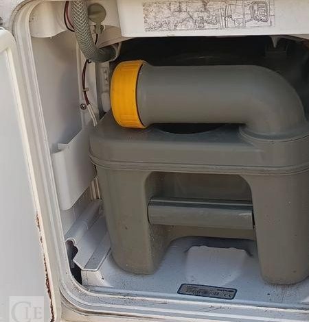 CNSE ABRIS DE CHANTIER 9M2 ISOLE + WC  EJ-921-KJ