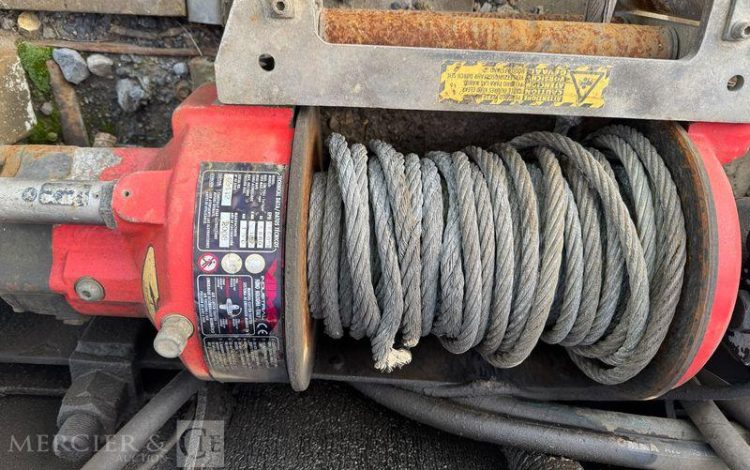 MERCEDES ACTROS 2532 PORTE ENGIN AVEC GRUE FASSI 210 – PTAC : 26 T – DIESEL – ANNEE 2008 BLANC EK-275-PF